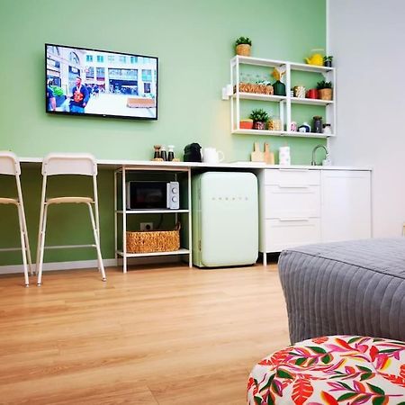 Апартаменты Sunny Flat 50 Meters From The Metro Милан Экстерьер фото