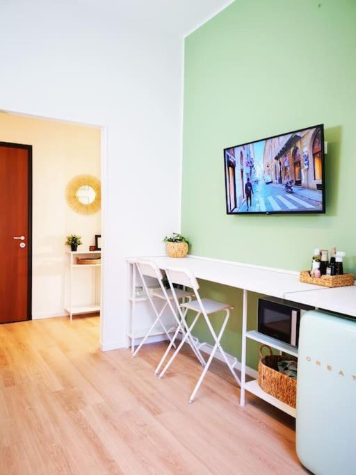 Апартаменты Sunny Flat 50 Meters From The Metro Милан Экстерьер фото