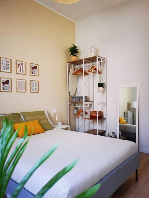 Апартаменты Sunny Flat 50 Meters From The Metro Милан Экстерьер фото