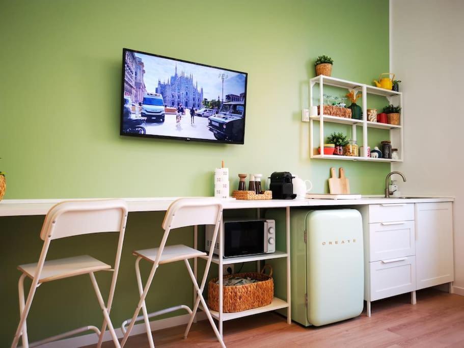 Апартаменты Sunny Flat 50 Meters From The Metro Милан Экстерьер фото