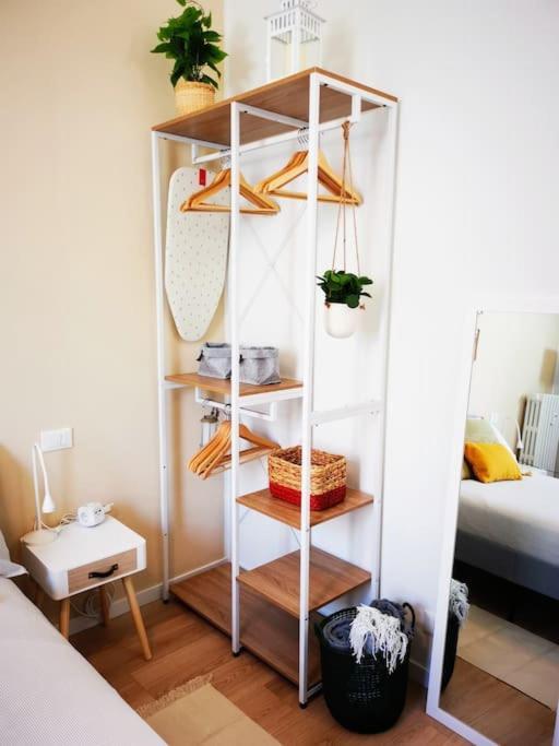 Апартаменты Sunny Flat 50 Meters From The Metro Милан Экстерьер фото