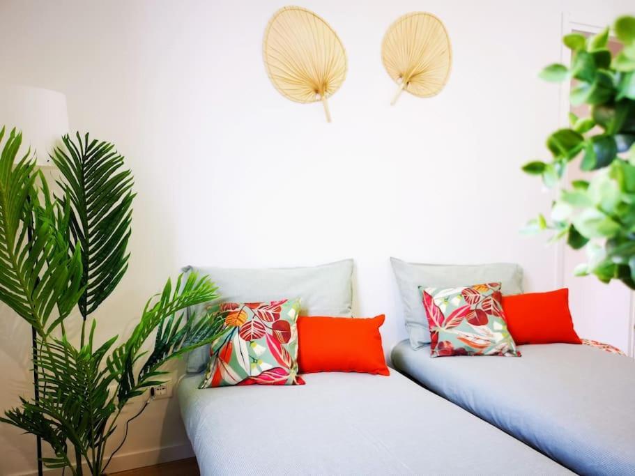 Апартаменты Sunny Flat 50 Meters From The Metro Милан Экстерьер фото