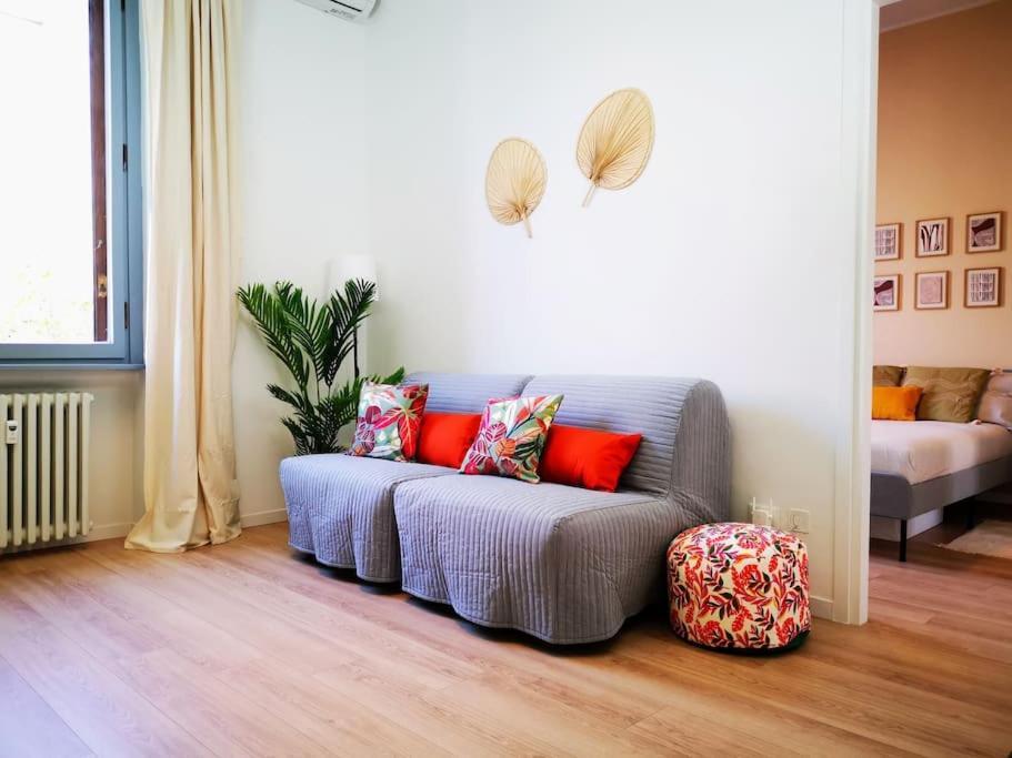Апартаменты Sunny Flat 50 Meters From The Metro Милан Экстерьер фото
