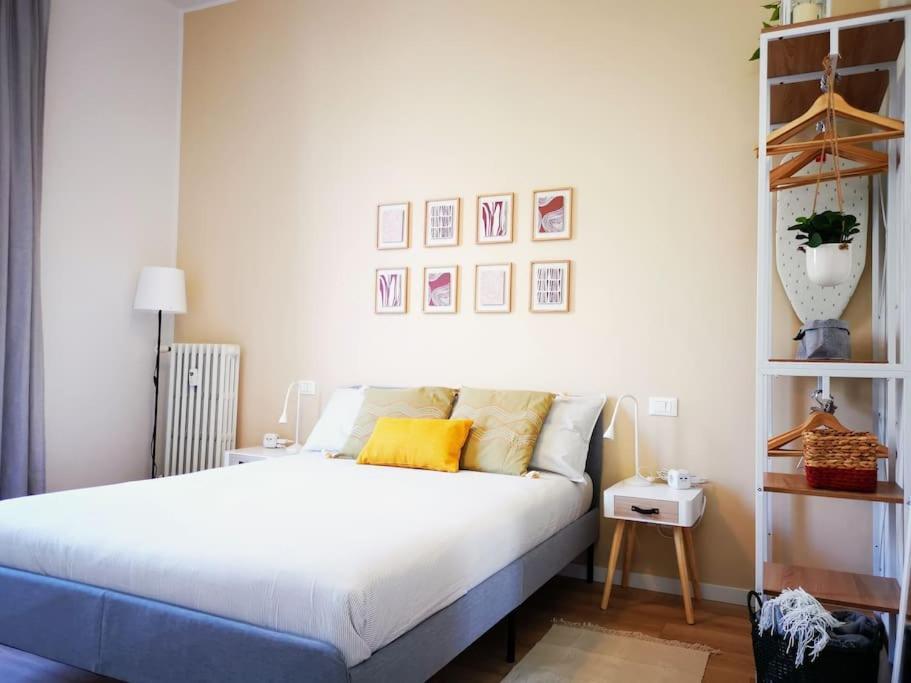 Апартаменты Sunny Flat 50 Meters From The Metro Милан Экстерьер фото