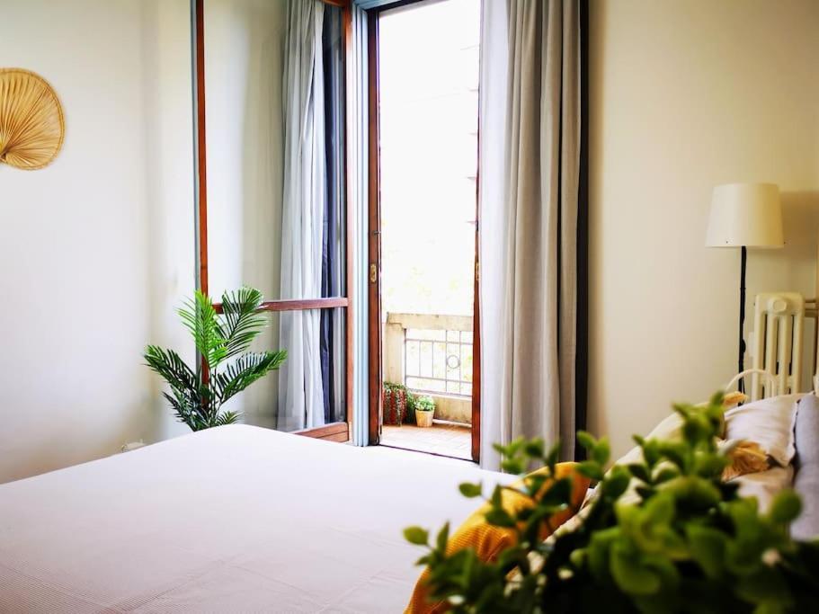 Апартаменты Sunny Flat 50 Meters From The Metro Милан Экстерьер фото