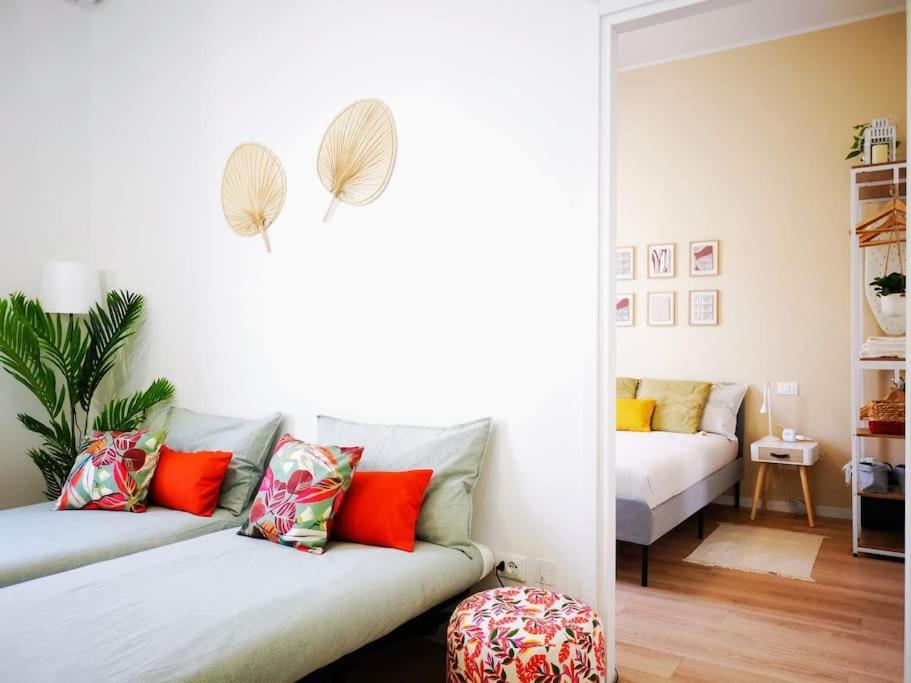Апартаменты Sunny Flat 50 Meters From The Metro Милан Экстерьер фото