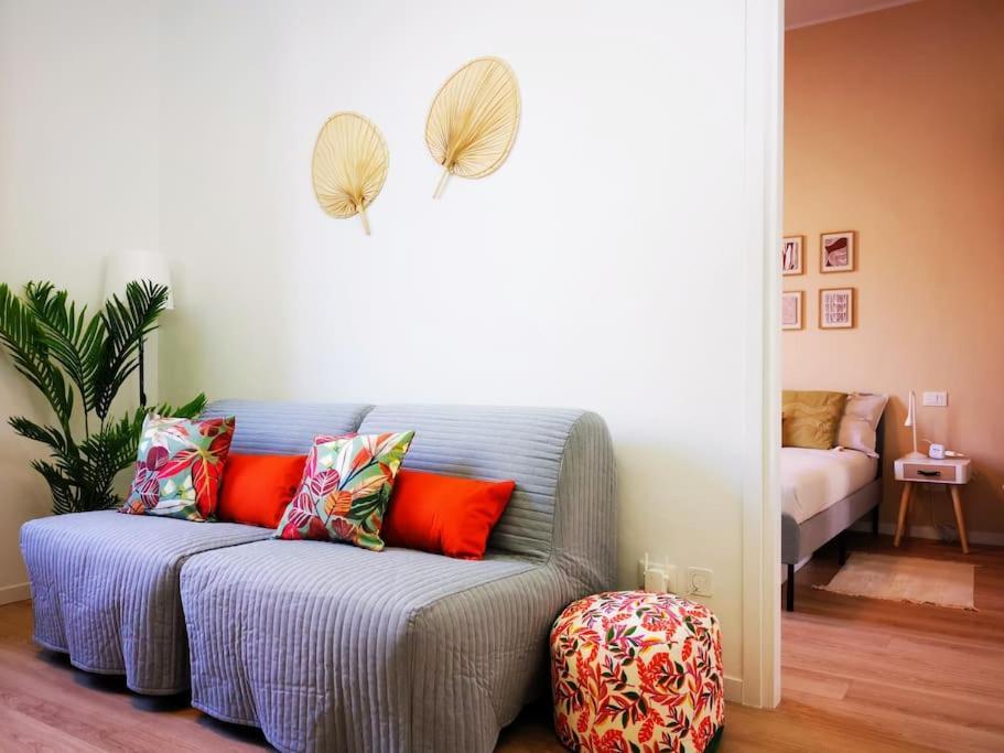 Апартаменты Sunny Flat 50 Meters From The Metro Милан Экстерьер фото