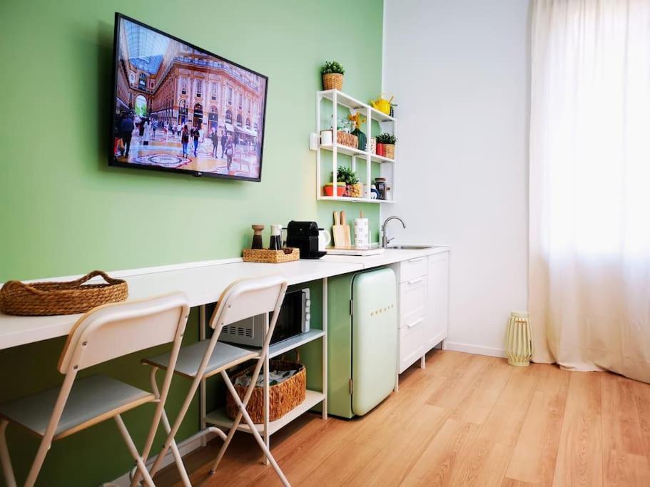 Апартаменты Sunny Flat 50 Meters From The Metro Милан Экстерьер фото